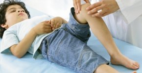 Признаки и лечение детского артрита коленного сустава
