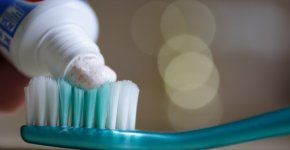 Правильная чистка зубов: пошаговая инструкция