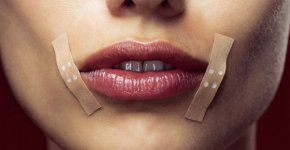 Почему появляются трещины в уголках рта и чем лечить?