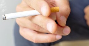 Курение при геморрое – чем и как усугубляет болезнь?