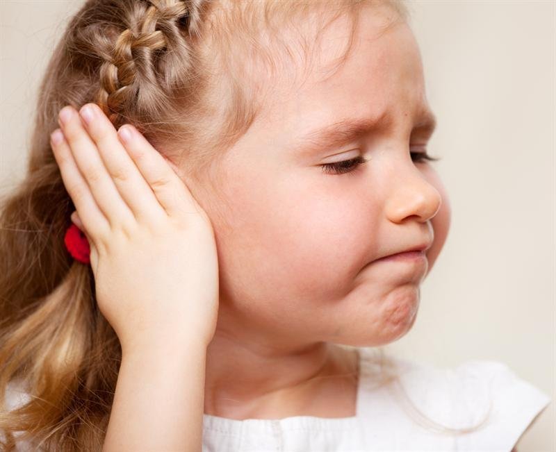 Боль в ухо у ребенка