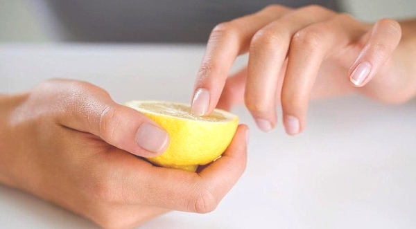 Укрепление ногтей соком лимона