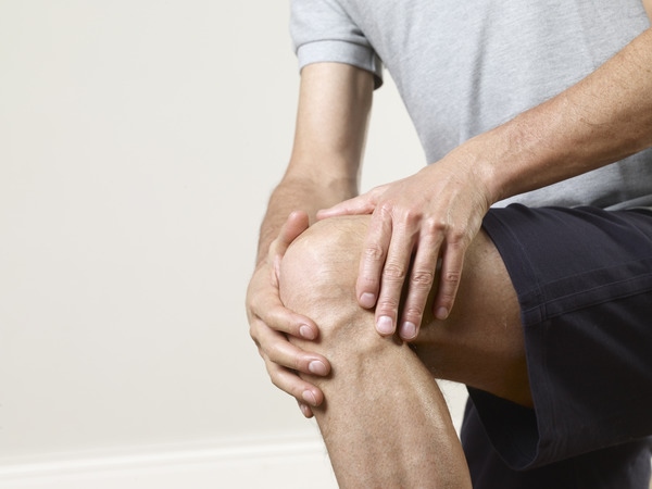 Болит коленка при ходьбе чем лечить