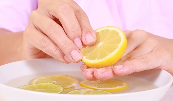 Отбеливание ногтей лимонным соком