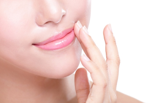 Лечение мазью трещин в уголку рта