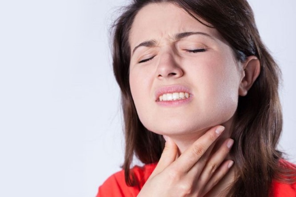 Боль в горле при тонзиллофарингите