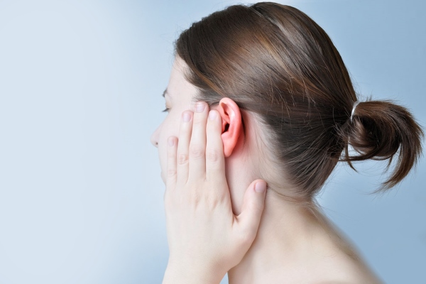 Болит ухо из-за внутреннего прыща