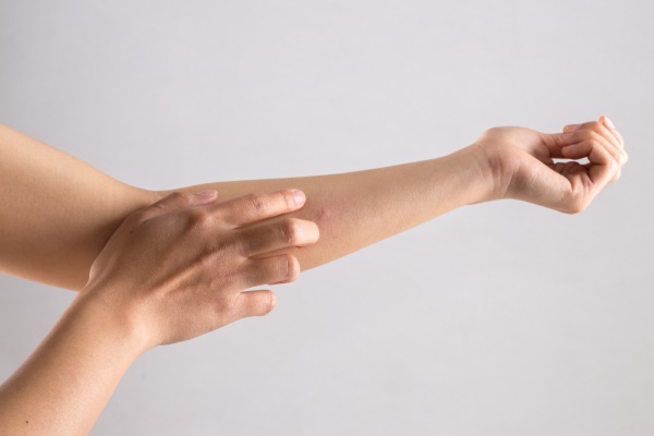 Рубец на руке после дерматита