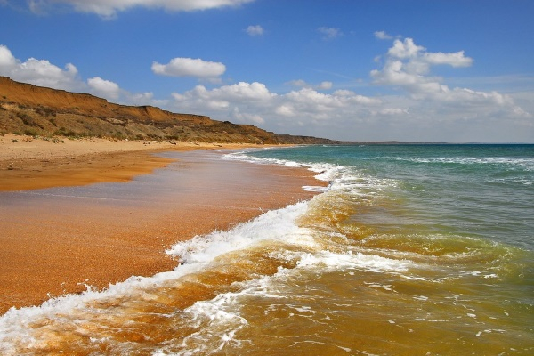 Песчаный берег Крыма